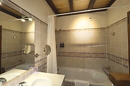 Hotel The Originals Le Relais de Saint-Preuil