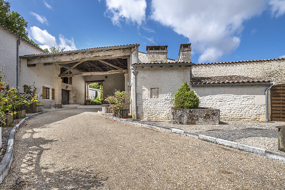 Hotel The Originals Le Relais de Saint-Preuil - photo 9