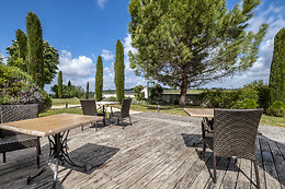 Hotel The Originals Le Relais de Saint-Preuil