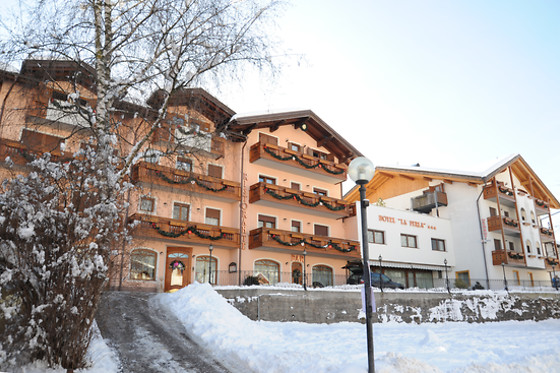 Family Hotel La Perla - photo 3