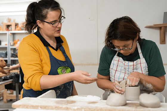 Atelier tournage en céramique à Corseul près de Dinan (22)