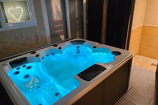 Un accès au spa avec bain à remous chez Antik Spa au Neubourg (27)