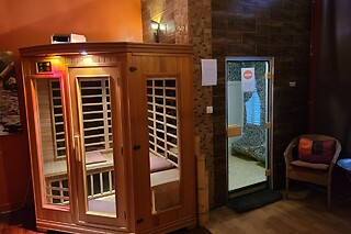 Un accès au spa avec bain à remous chez Antik Spa au Neubourg (27)