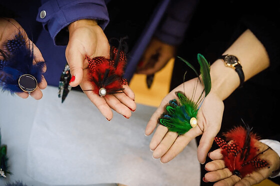 Atelier création d'une broche en plumes à Paris 5ème