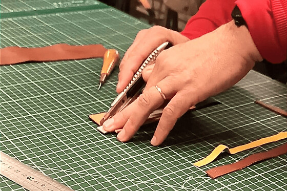 Atelier maroquinerie ceinture reversible en cuir Marseille 1er