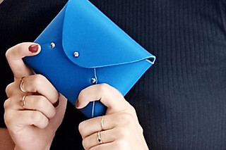 Atelier maroquinerie  pochette-enveloppe en cuir à Marseille 1er