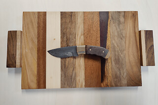 Atelier fabrication planche apéritif et son couteau à Paris 3ème