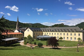 Un accès au hammam, sauna et bains à remous à la Résidence Appart Hôtel le 1837 à Saint-Affrique (12)