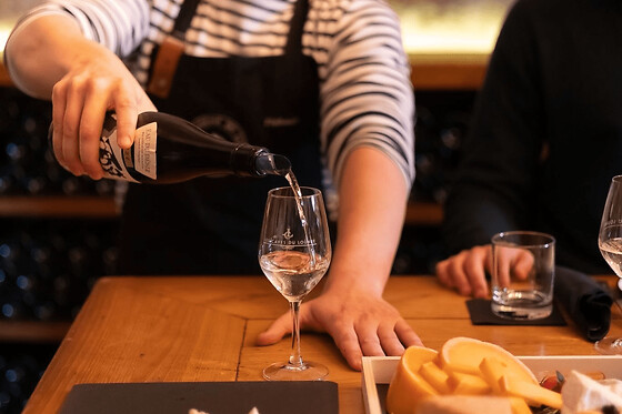 Visite guidée & dégustation de vins aux Caves du Louvre à Paris