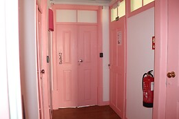 BIKE SUITE & LOUNGE
