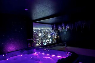 Un accès au spa avec bain à remous, sauna et piscine privative en duo au spa La Fenardière à Marck (62)