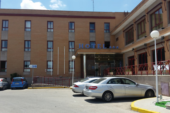 HOTEL HUMANES - photo 6
