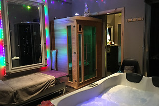 Un accès au spa avec sauna et bain à remous en duo chez Au Bien-Être des 5 Sens à Marseille (13)