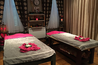 Un accès au spa avec sauna et bain à remous et un massage bien-être chez Au Bien-Être des 5 Sens à Marseille (13)