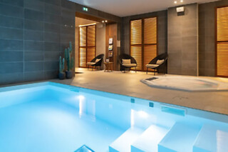 Accès à l'espace détente, massage du corps et soin du visage à l'Hôtel & Spa Panorama 360 à Mâcon (71)