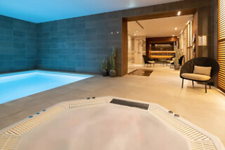 Accès à l'espace détente, massage du corps et soin du visage à l'Hôtel & Spa Panorama 360 à Mâcon (71)