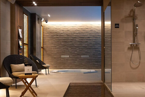 Accès à l'espace détente, massage du corps et soin du visage à l'Hôtel & Spa Panorama 360 à Mâcon (71)