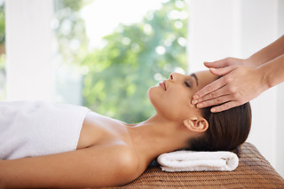 Un accès au spa avec bain à remous et un massage crânien chez Cabotine Spa à Crécy-la-Chapelle (77)