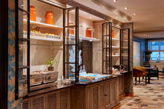 Carlton Ambassador Hotel - photo 4
