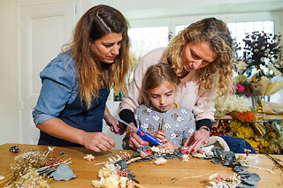 Atelier parent/enfant couronne de fleurs séchées à Sèvres (92)