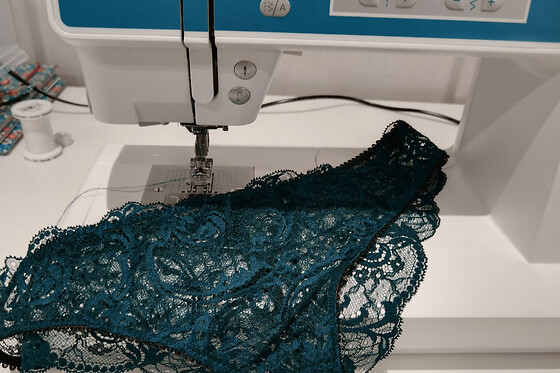 Atelier couture d'une culotte en dentelle à Bordeaux (33)