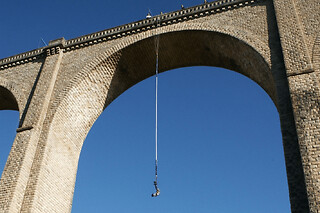 Saut à l'élastique depuis le Viaduc de Cluis (36) - Saut en tandem