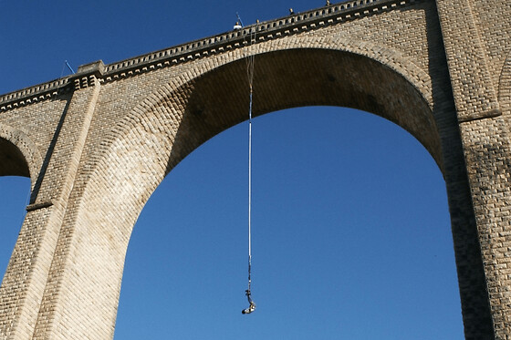 Saut à l'élastique depuis le Viaduc de Cluis (36) - Saut en tandem