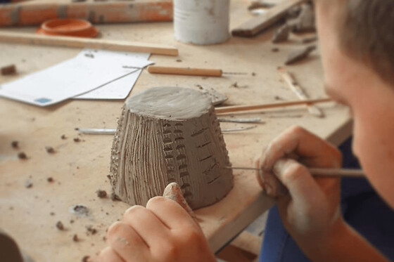 Atelier céramique enfant à Salavre (01)