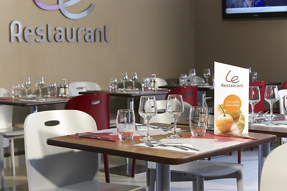 Hôtel Restaurant Campanile Morangis - photo 1