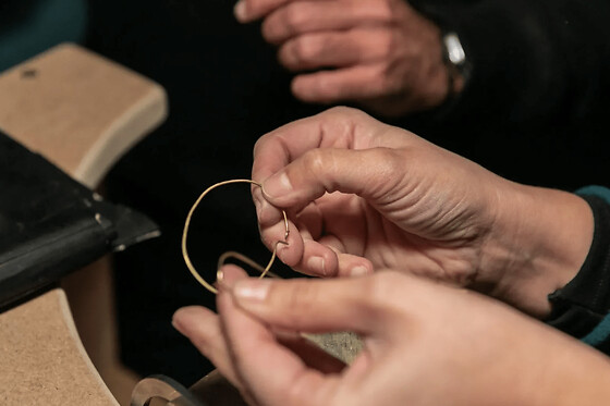 Atelier création de créoles en laiton ou argent à Paris 9e - Atelier créoles en argent