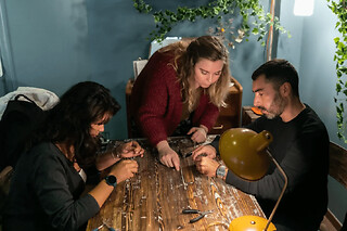 Atelier création de boucles d'oreilles à Paris 9ème  - Atelier boucles d'oreilles en laiton