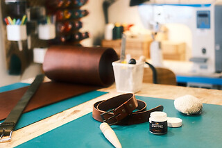 Atelier apéro-maroquinerie création d'une ceinture à Paris 2ème