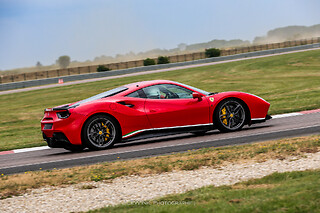 Découverte Ferrari 488 GTB (2 tours) sur le Circuit compétition de Nogaro (3.6km)