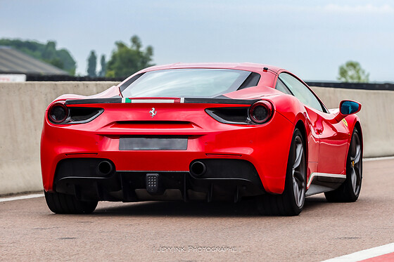 Découverte Ferrari 488 GTB (2 tours) sur le Circuit compétition de Nogaro (3.6km)