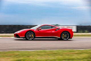 Découverte Ferrari 488 GTB (2 tours) sur le Circuit compétition de Nogaro (3.6km)