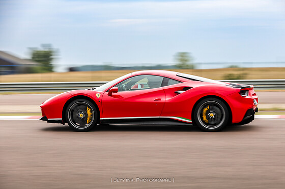 Découverte Ferrari 488 GTB (2 tours) sur le Circuit compétition de Nogaro (3.6km)