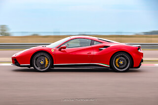Découverte Ferrari 488 GTB (2 tours) sur le Circuit compétition de Nogaro (3.6km)