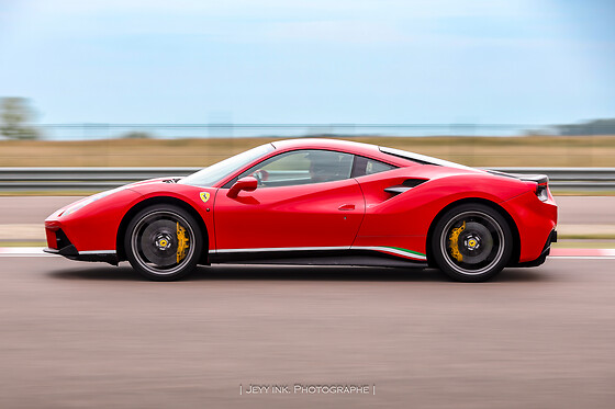 Découverte Ferrari 488 GTB (2 tours) sur le Circuit compétition de Nogaro (3.6km)