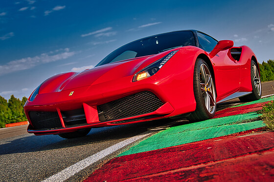 Découverte Ferrari 488 GTB (2 tours) sur le Circuit compétition de Nogaro (3.6km)
