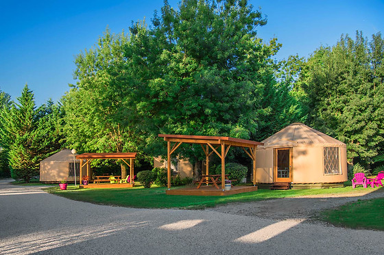 Séjour pour 2 en yourte au Camping Le Beauvillage de Lauzerte à Lauzerte (82)