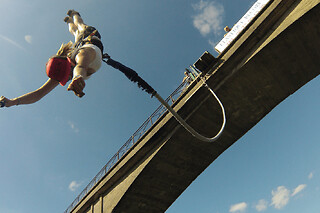 Saut à l'élastique à Saint-Georges-le-Gaultier (72)