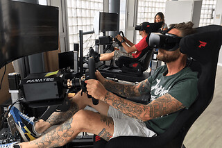 Course automobile en réalité virtuelle à Rezé (44) - Simulateur 5 vérins - 1h