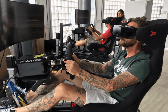 Course automobile en réalité virtuelle à Rezé (44) - Simulateur 5 vérins - 1h
