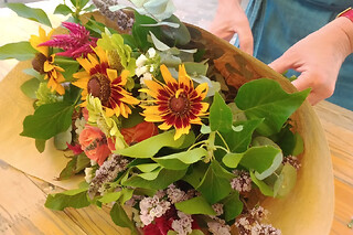 Atelier composition d'un bouquet de fleurs fraîches à Strasbourg