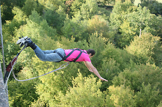 Saut à l'élastique depuis le Viaduc de Druyes (89)