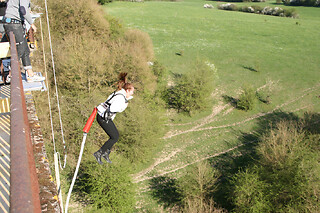 Saut à l'élastique du Viaduc d'Exermont en Champagne-Ardennes - Tarif individuel + touché d'eau