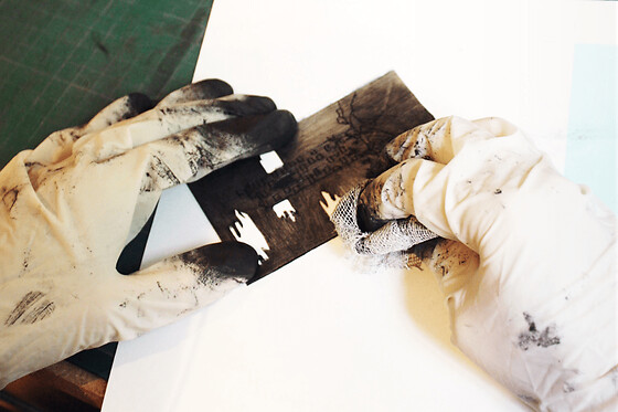 Atelier parent / enfant de gravure Tetrapak à Paris 19ème