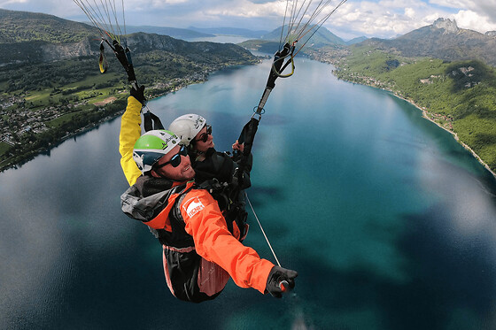 Vol en Parapente dans le ciel d'Annecy (74)