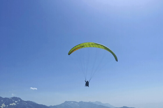 Vol en parapente à Chamoux-sur-Gelon (73)