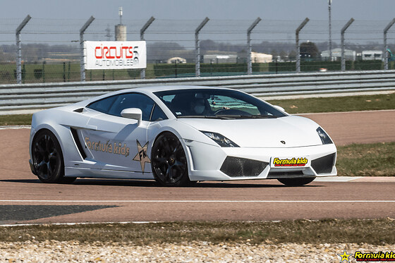 Stage Pilotage Enfant en Lamborghini en Vendée (85) - Lamborghini - 2 Tours